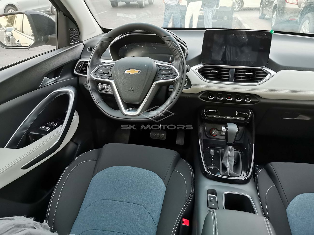 Chevrolet Captiva 1.5L, 17" Rims, Driver Power Seat, Parking Sensors, Front & Rear A/C, Sunroof (CODE # CHCA01)