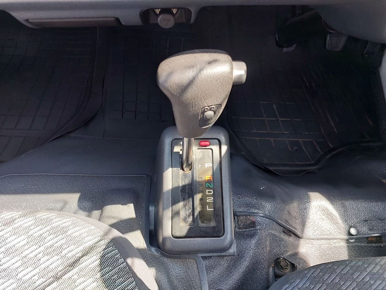 Toyota Hiace (RAMADAN OFFER) TOYOTA HIACE VAN RHD 2001 MODEL 3.0 L DIESEL AUTOMATIC(PM07214)