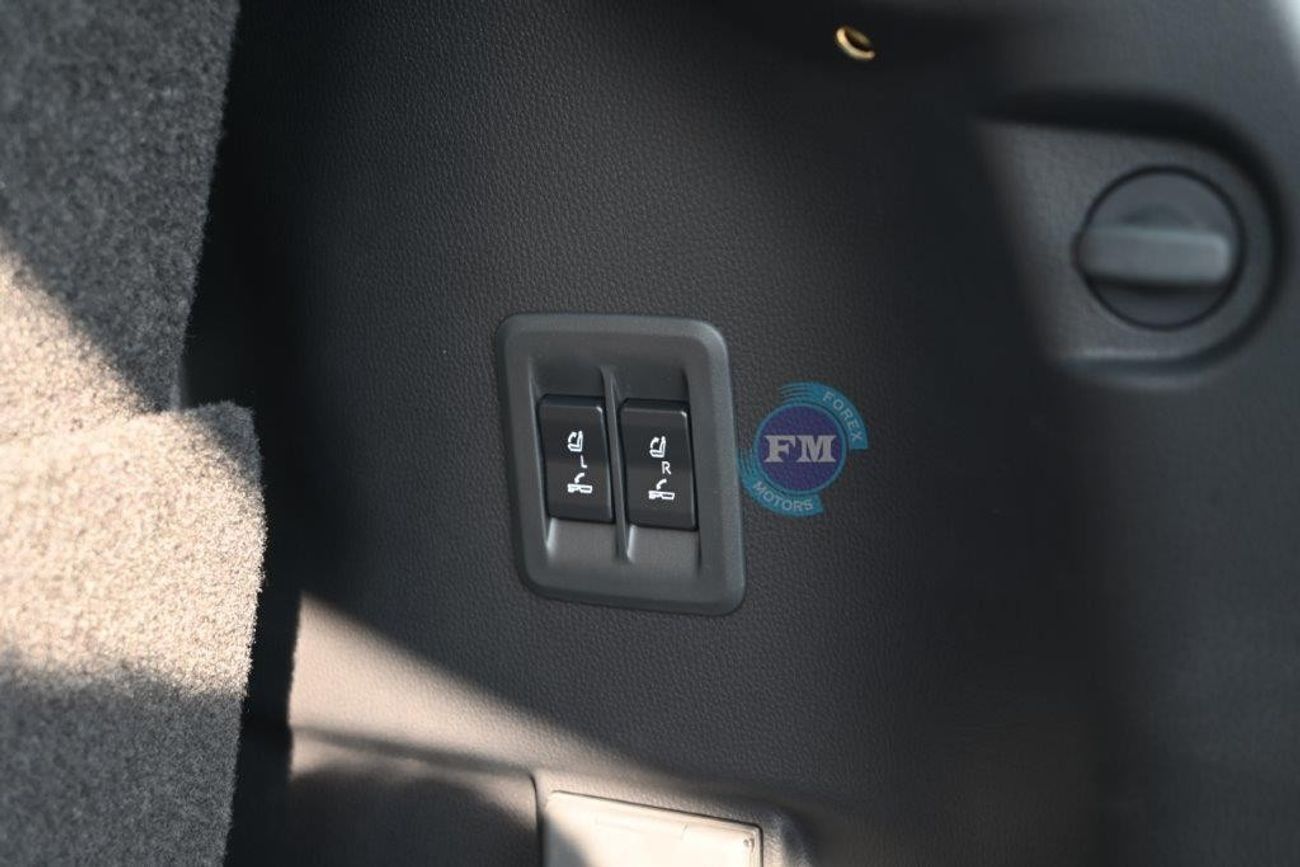 تويوتا برادو Adventure 2.4L Petrol 4WD 7 Seater Automatic