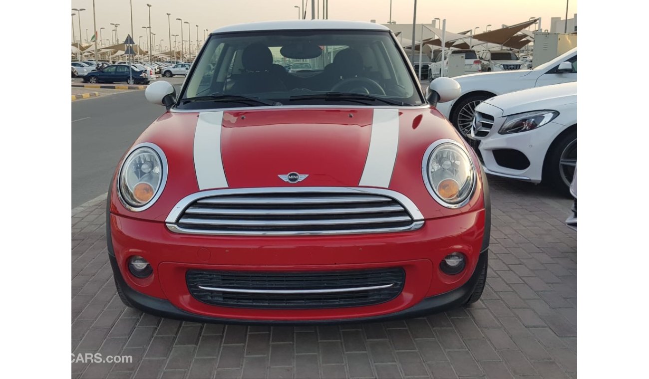 Mini Cooper Mini copper model 2013 GCC car prefect condition full service full option low mileage