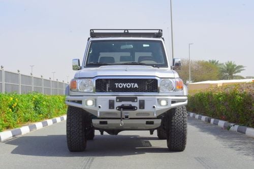 تويوتا لاند كروزر TOYOTA LAND CRUISER 71 HARDTOP SHORT WHEEL BASE  V6 4.0L PETROL 5 SEAT MANUAL TRANSMISSION SAHARA E