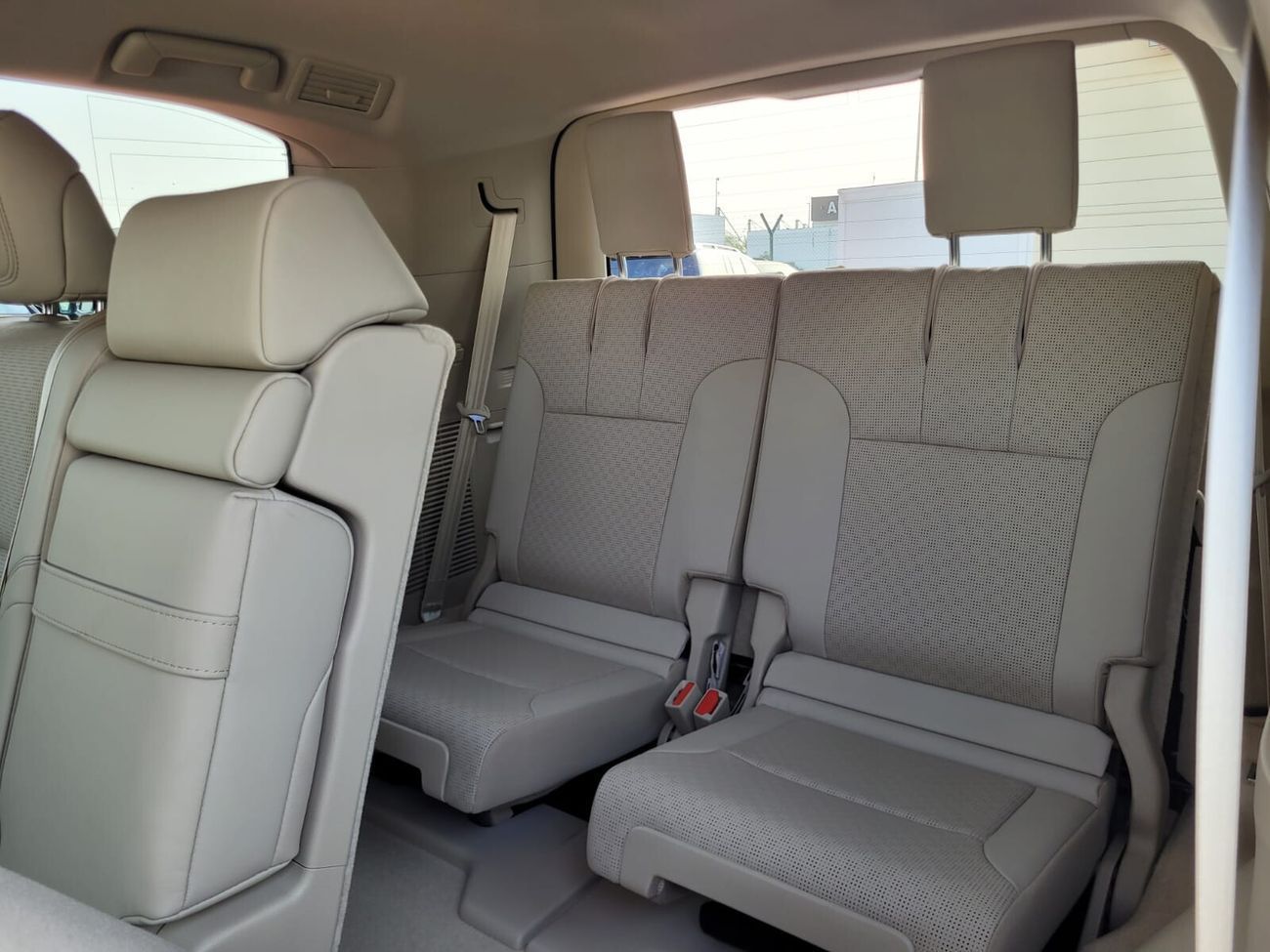 Toyota Land Cruiser RHD - 3.3 DSL - SAHARA - 7 STR - MY 2025 - BLK_BEIG (FOR EXPORT ONLY)