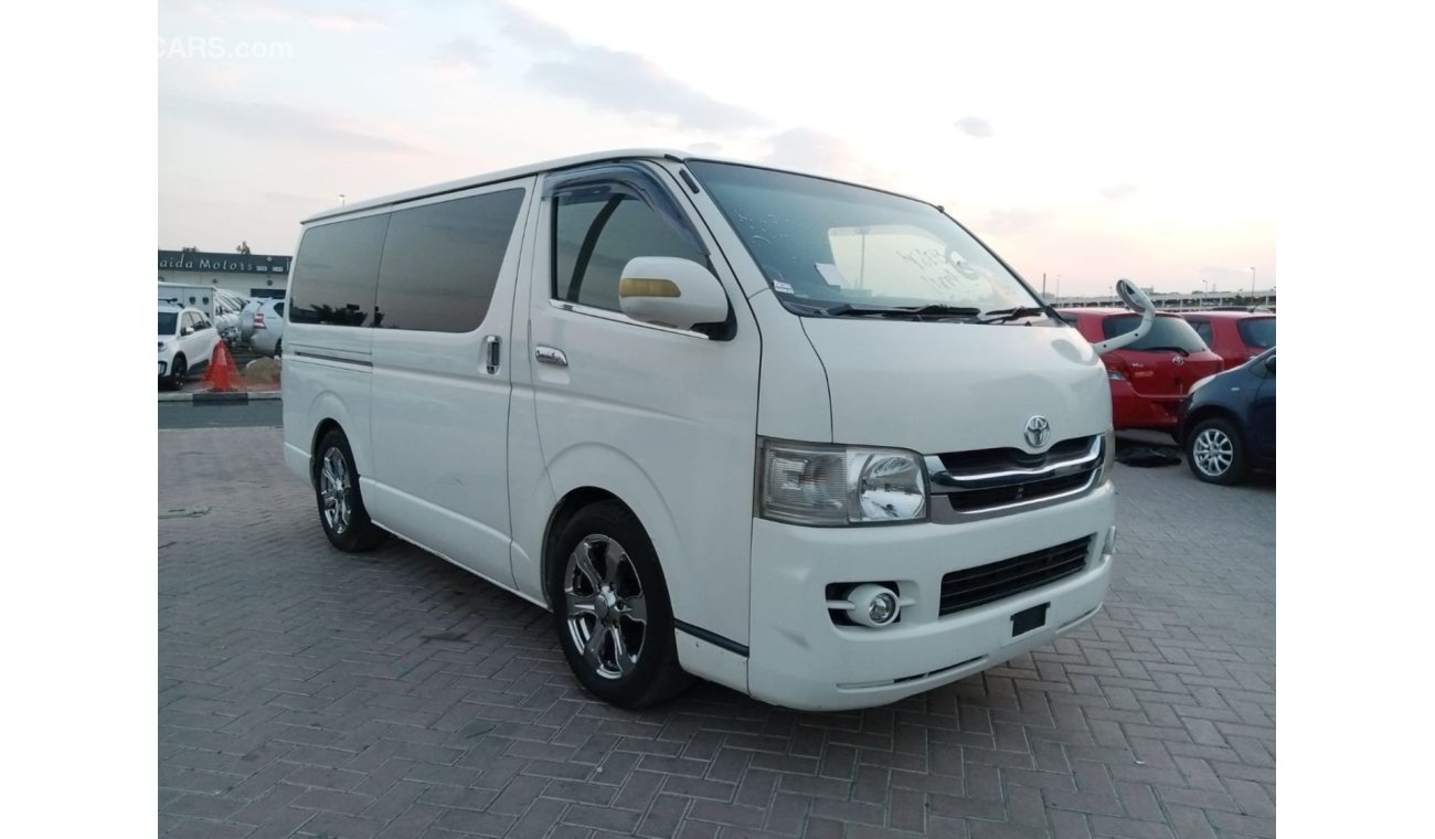 تويوتا هاياس TOYOTA HIACE RIGHT HAND DRIVE (PM1005)
