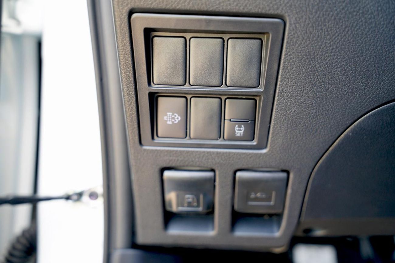 Toyota Hilux ECTKSA002 - 2026 Toyota Hilux Double Cab Pick Up - 2.4L Diesel Manual 4wd GL2 – White