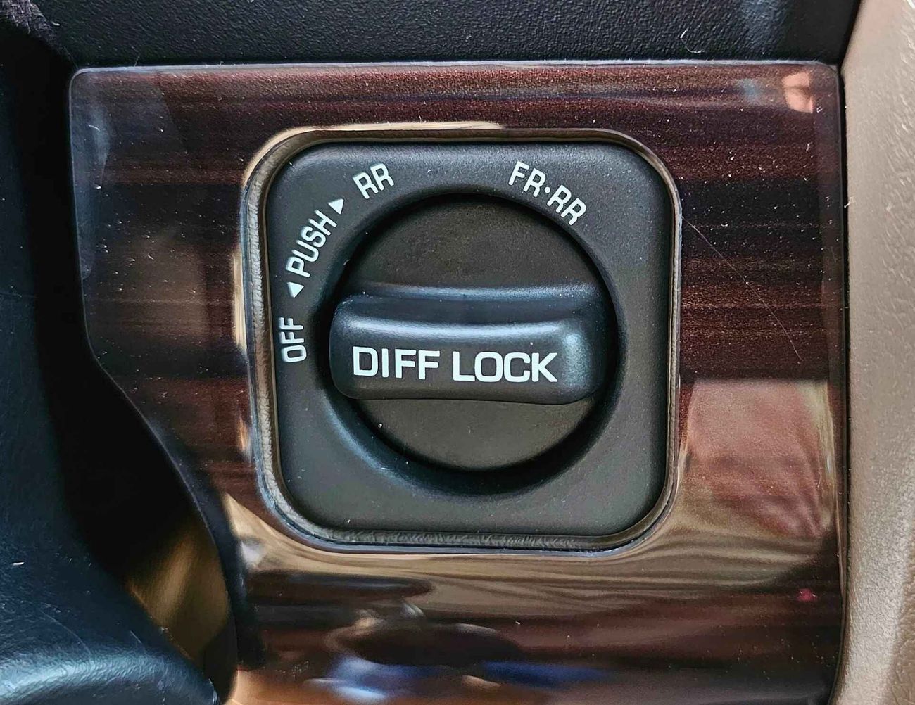 Toyota Land Cruiser 70 4.0L A/T PETROL | TOP VARIANT | DIFF LOCK | REFRIGETOR | WINCH (CODE # 68001)