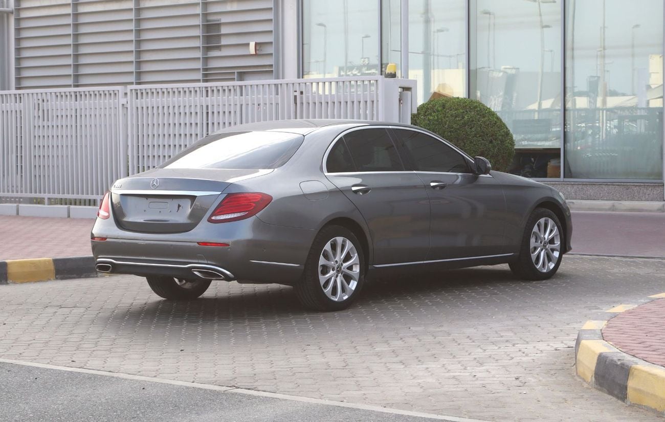 Mercedes-Benz E300 Premium 2.0L