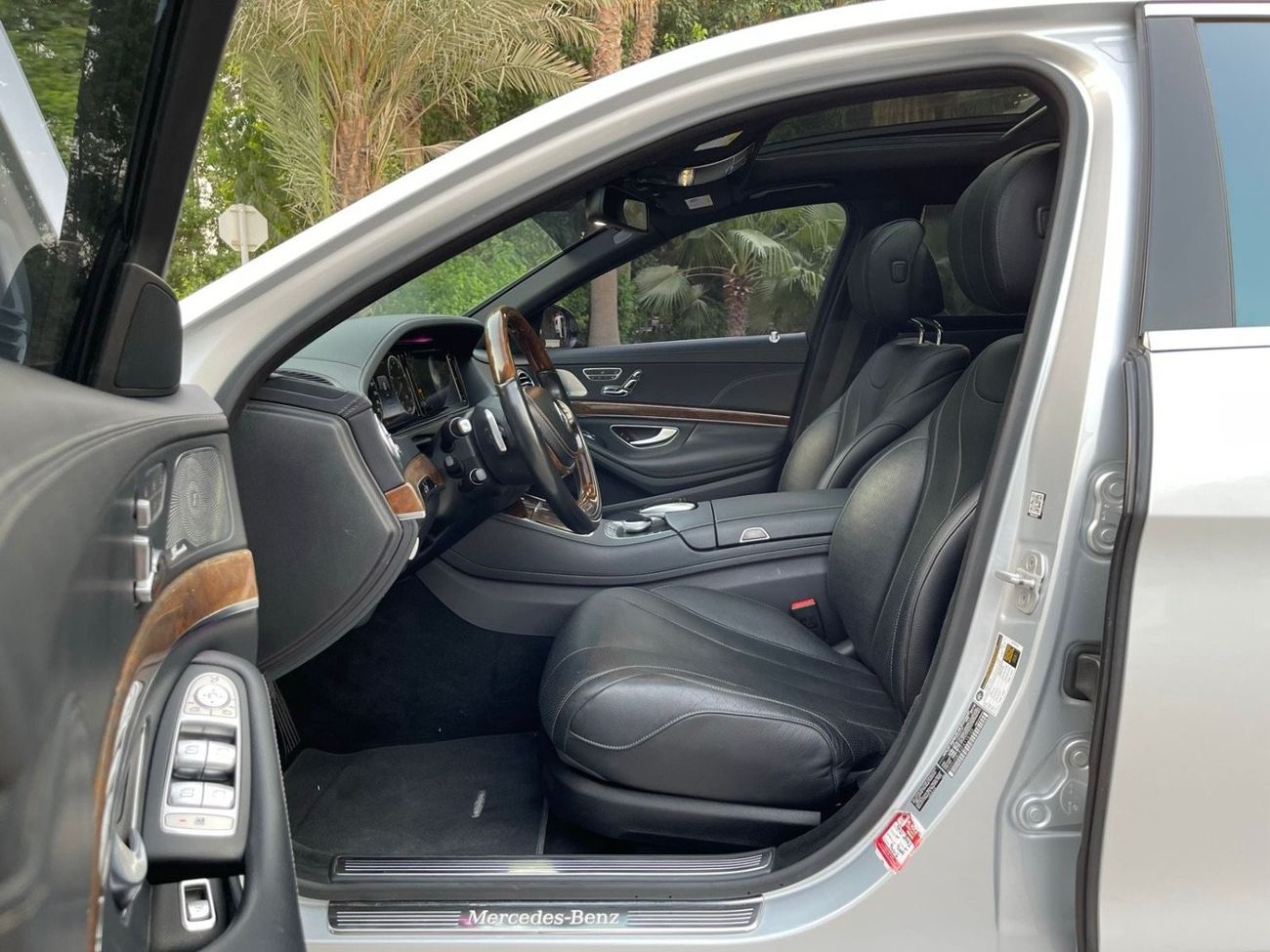 Mercedes-Benz S 550 2015 - AMG - 4.7L Twin Turbo V8 - 449 hp - Perfect Condition