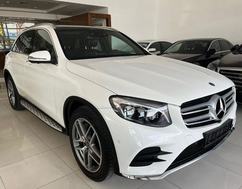 مرسيدس بنز GLC 250 2018 GLC 250 gcc first  owner with services  history  1 year warranty