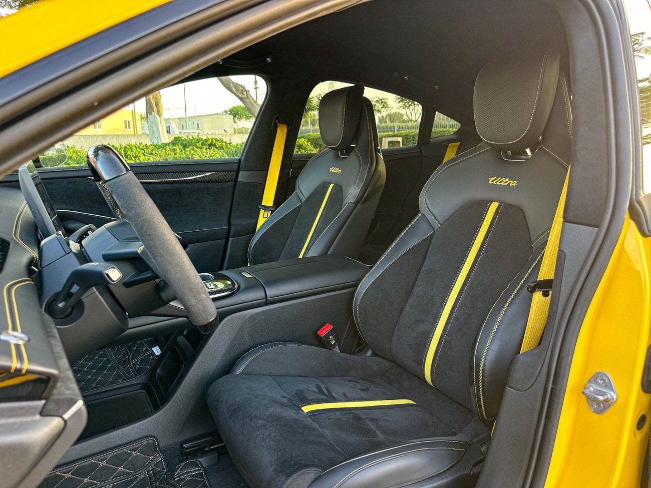 Xiaomi SU7 2025 Used Xiaomi SU7 Ultra EV | 93.7 kWh | Range (630 Km) | 1,548 Hp | Carbon Packge | Law Mileage (