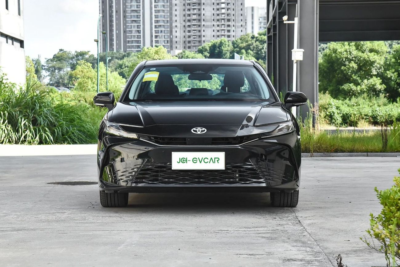 تويوتا كامري China's top-tier dual-engine 2.5HG Premium Edition