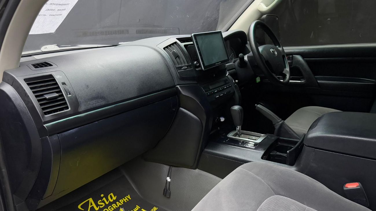 Toyota Land Cruiser 4,5 Liter Diesel Right Hand Drive Automatic Drive Grey Color
