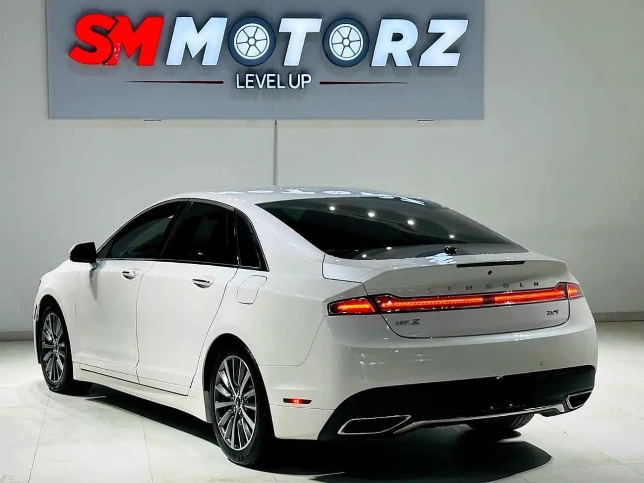 Lincoln MKZ GCC SPECS WELL MAINTAINED WITH ONE YEAR WARRANTY 37500