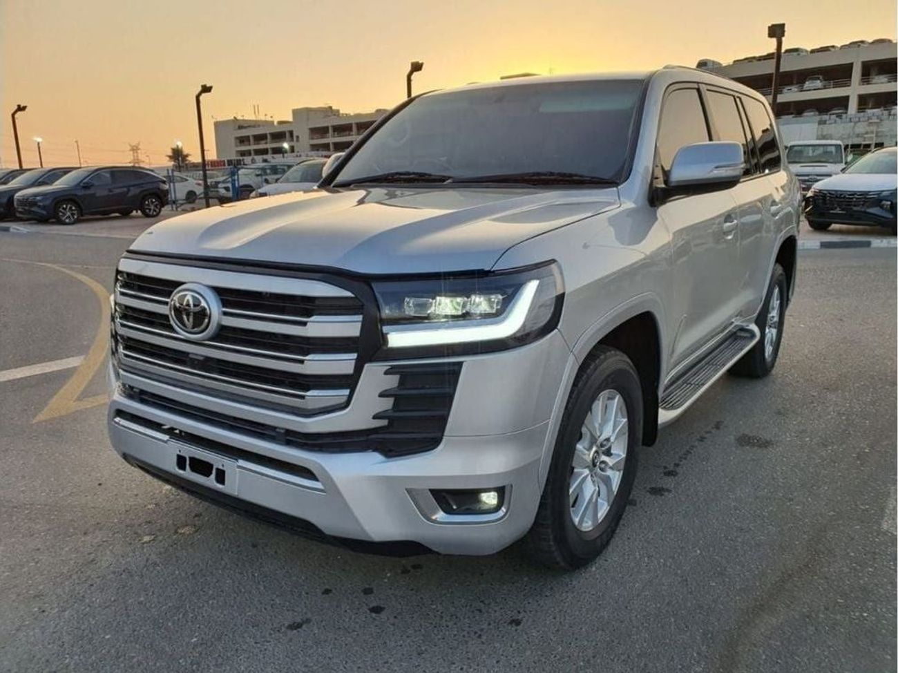 تويوتا لاند كروزر diesel 4.5 liter right hand drive face lift to 2024 model leather seats