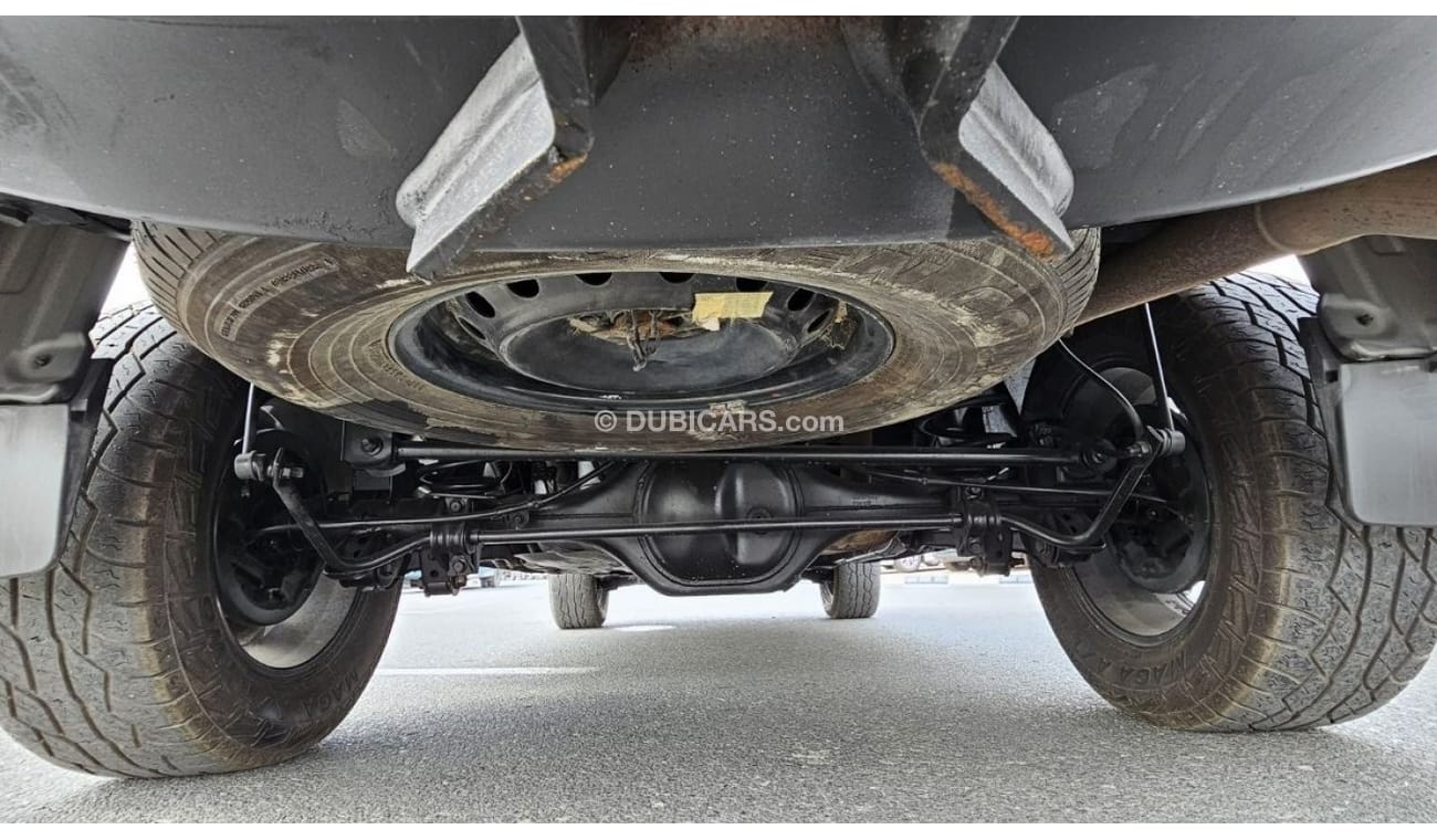 Nissan Navara SPORTS BAR WITH PROJECTED LIGHTS | RIGHT-HAND-DRIVE | TRAILER HITCH