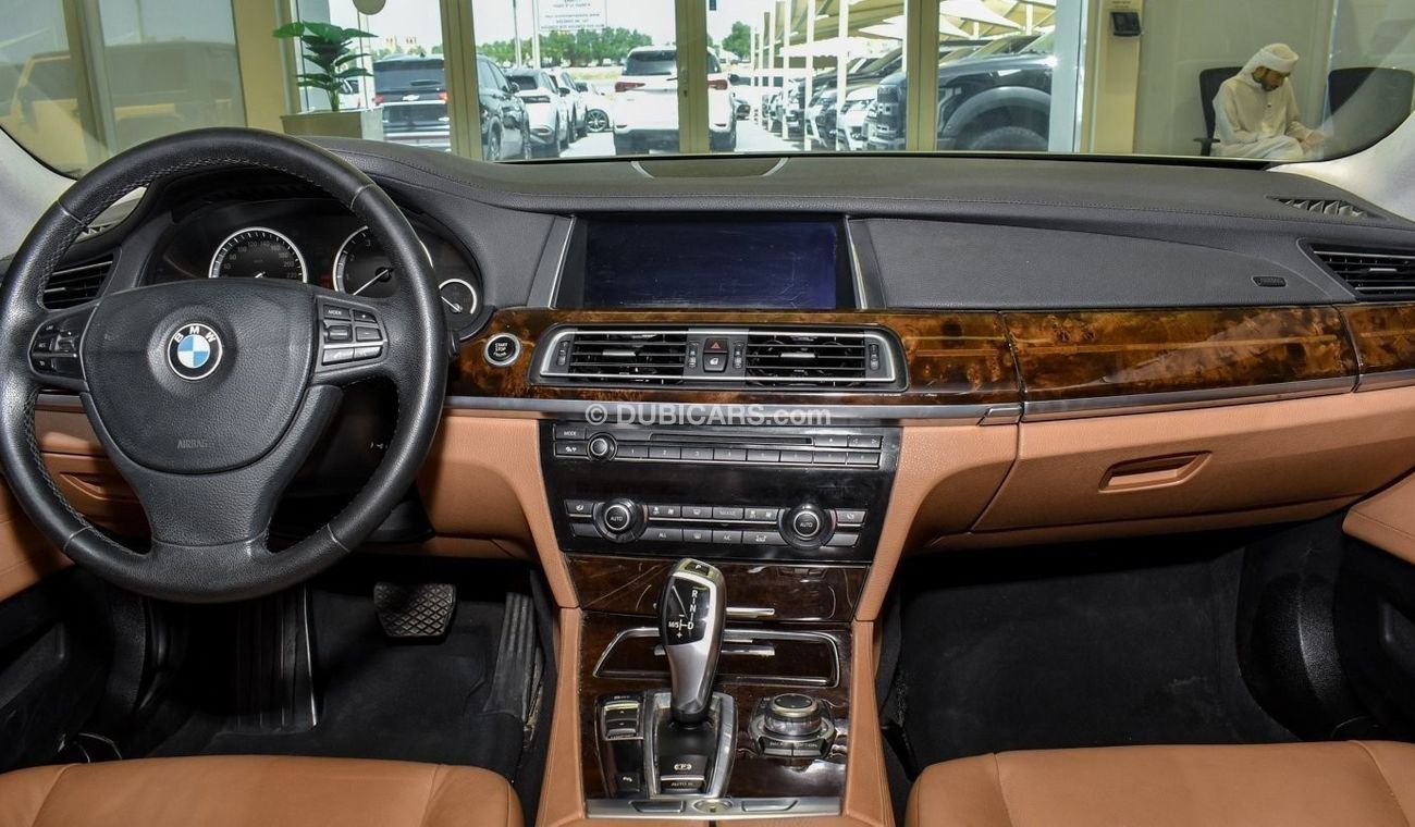 بي أم دبليو 730Li