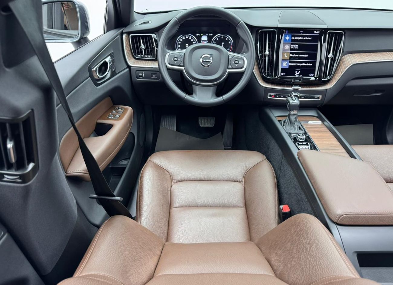 فولفو XC 60 T5 Momentum 2.0L AWD 2021 Volvo XC90 T5 Momentum, Full Service History, 1 Year Warranty, GCC