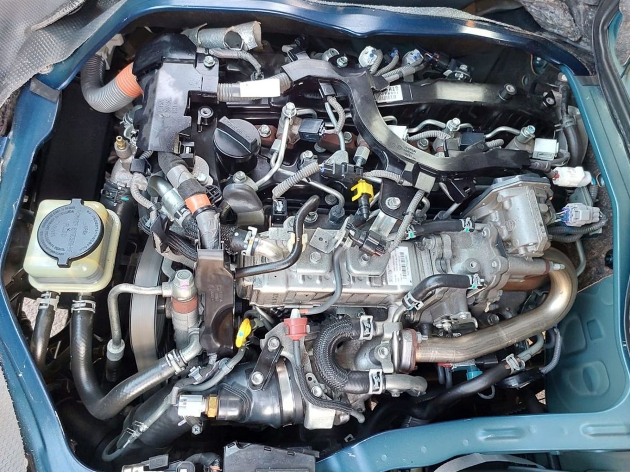 Toyota Hiace TOYOTA HIACE VAN RHD 2019 MODEL 2.8 L DIESEL AUTOMATIC(PM07814)