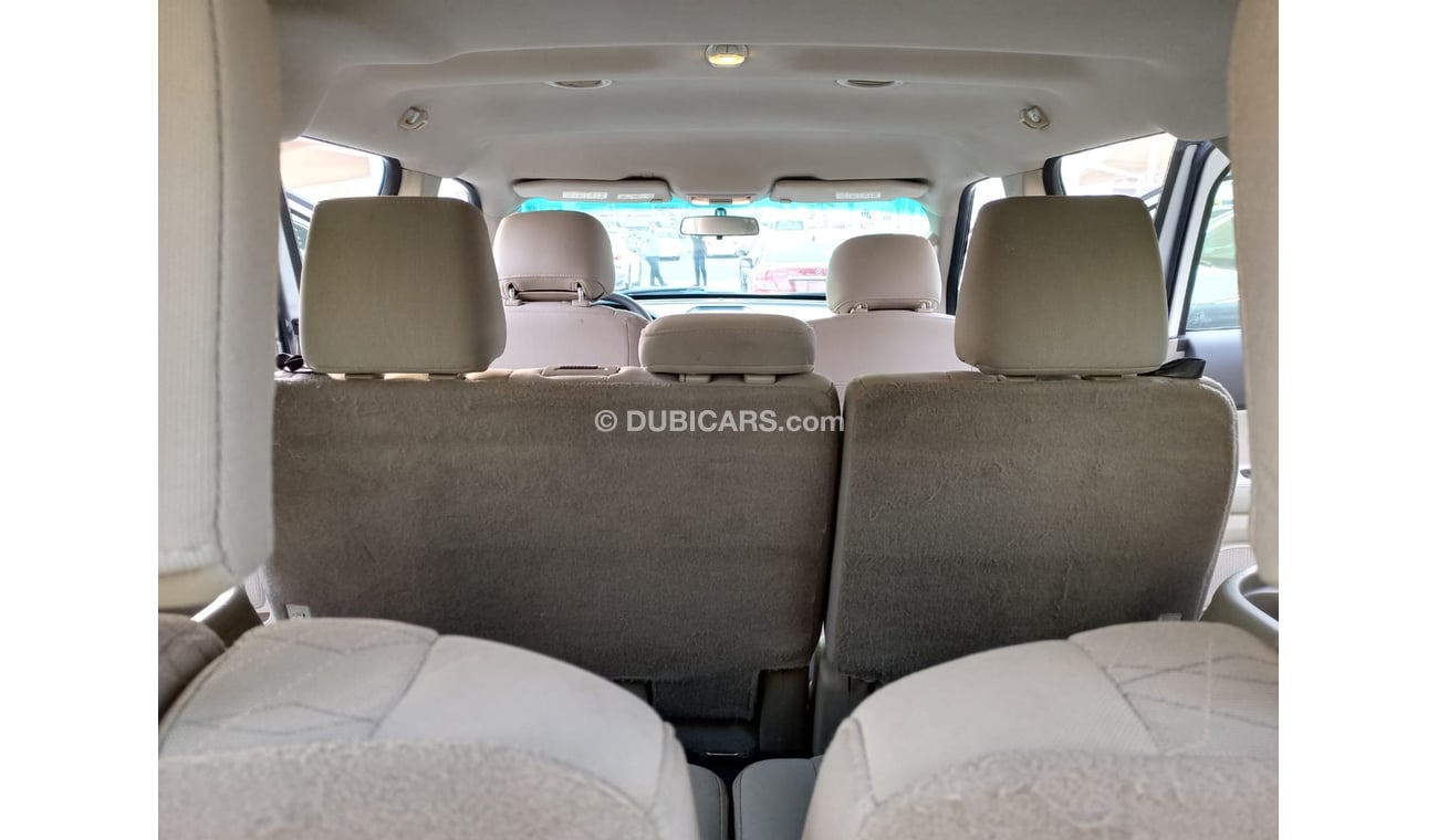 Ford Explorer 2014 model GCC, camera screen, cruise control, wheels, sensors, rear spoiler, in excellent condition