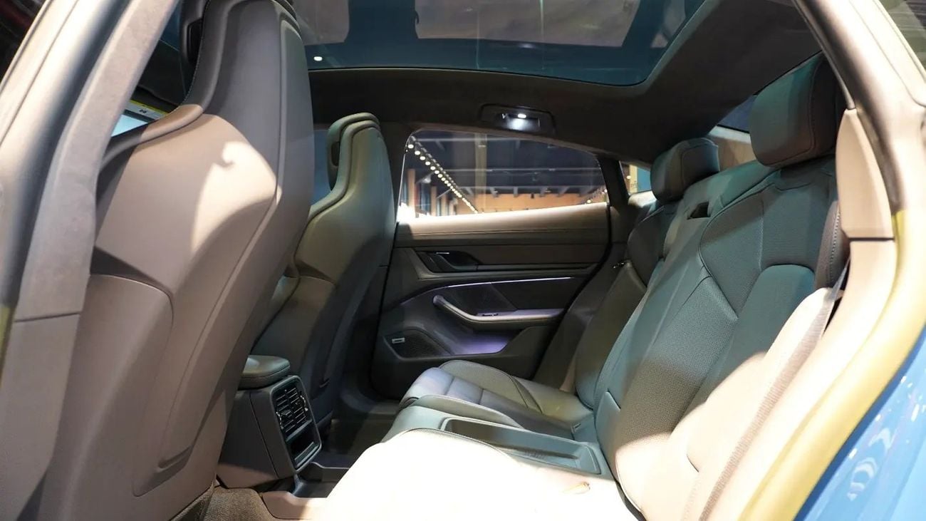 بورش تايكان GTS | Super Clean and Very Low Mileage | Carbon Fiber Package