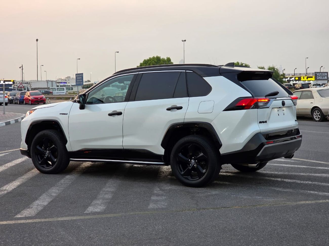 Toyota RAV4 2020 XSE hybrid Sunroof , 4x4 , Push button and original leather