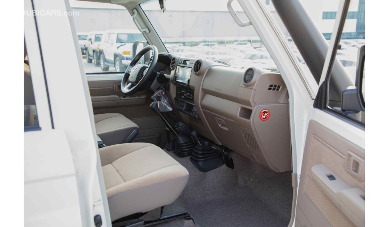 تويوتا لاند كروزر تويوتا LC 76 4.5 TD E MT 2024 - ابيض من الداخل بلوط