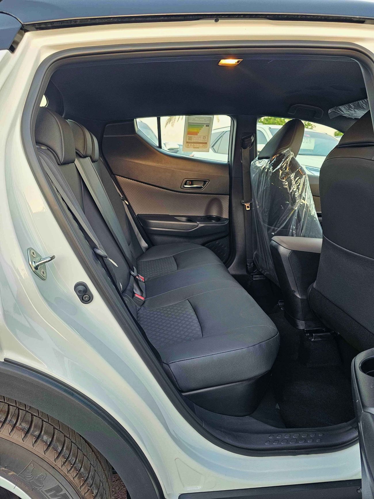 تويوتا CHR LUXURY / 1.8L HYBRID / DOUBLE TONE / PUSH START / LEATHER SEATS / FULL OPTION (CODE# 67991)