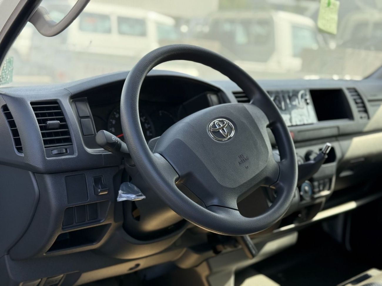 تويوتا هاياس 2026 Toyota Hiace STD 16-Seater High-Roof Mid-Option 2.5L 4-Cyl Diesel M/T RWD Only For Africa