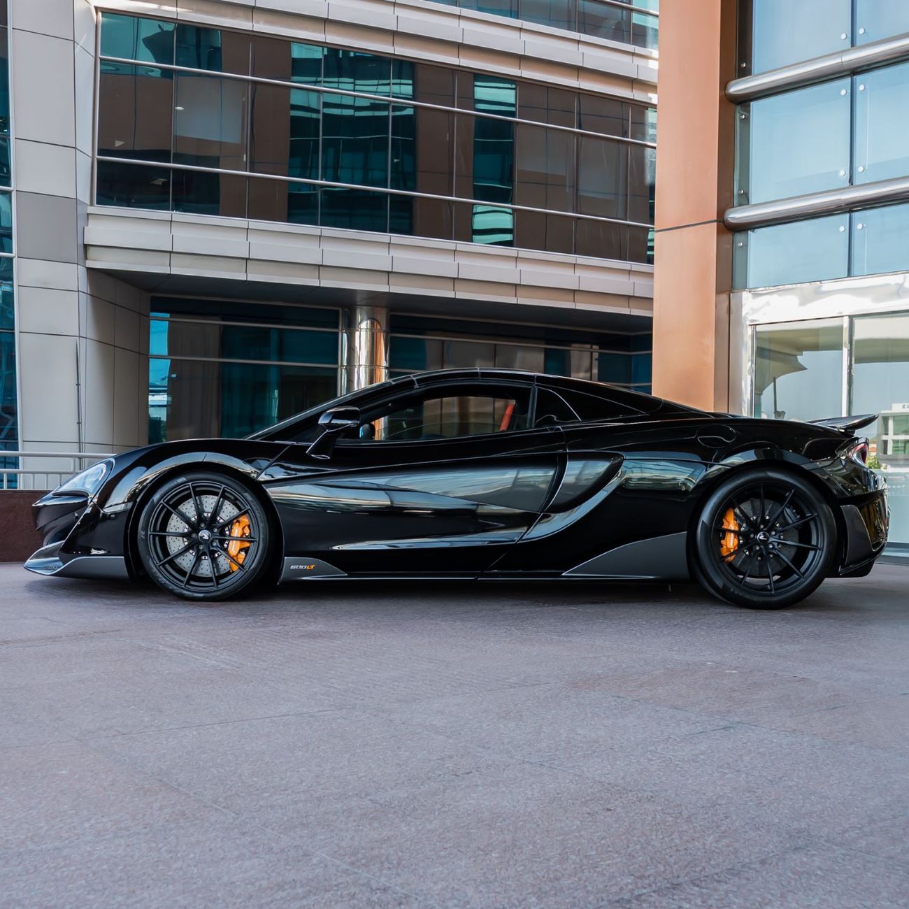 مكلارين 600LT 2020 MCLAREN 600LT SPIDER GCC WITH ONE YEAR FREE SERVICE