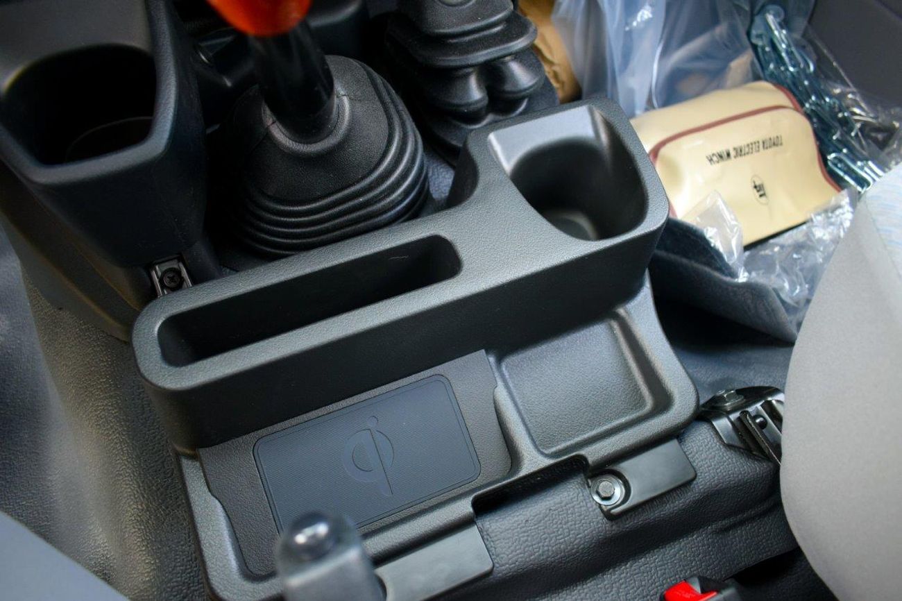 Toyota Land Cruiser Pick Up 79 DOUBLE CAB  LIMITED LX V8 4.5L TURBO DIESEL 5 SEAT MANUAL TRANSMISSION