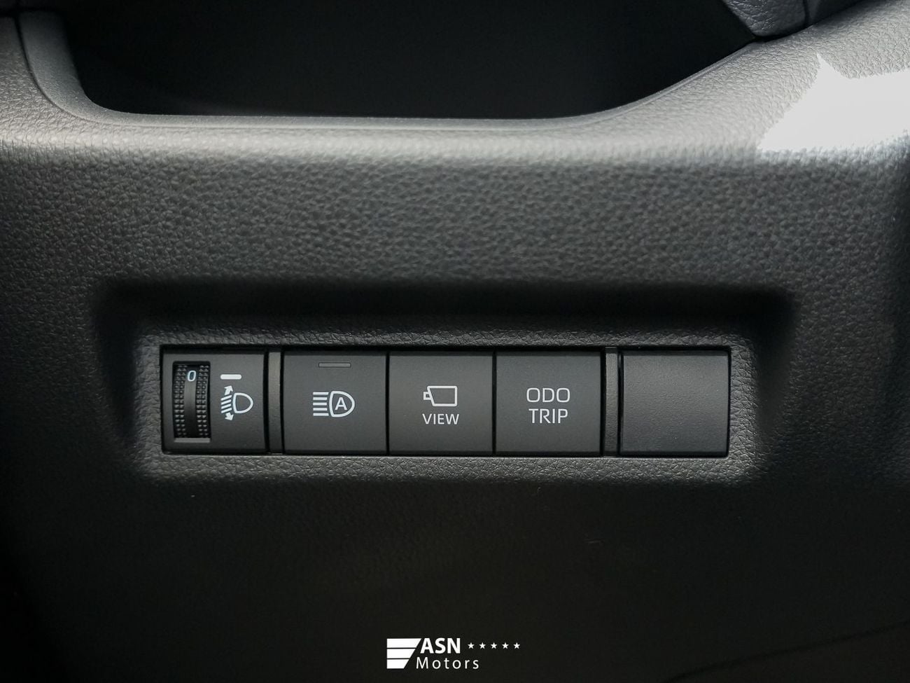 تويوتا وايلدلاندر  2.5L Hybrid 4WD 2025 (Clearance Price)