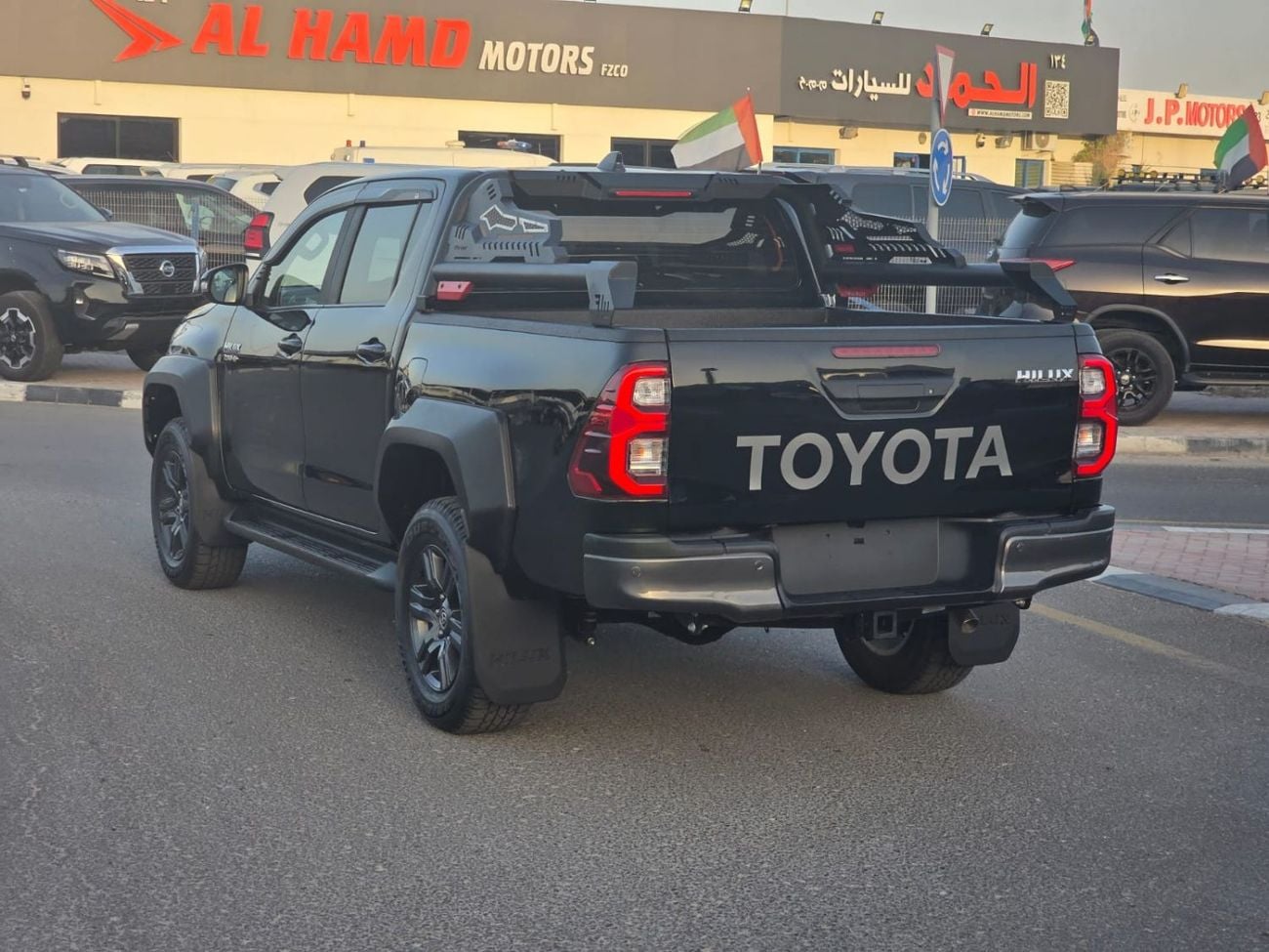 Toyota Hilux TOYOTA HILUX PICK UP SR5 GR SEATS 2024 WHITE 4WD AT DIESEL = RIGHT HAND