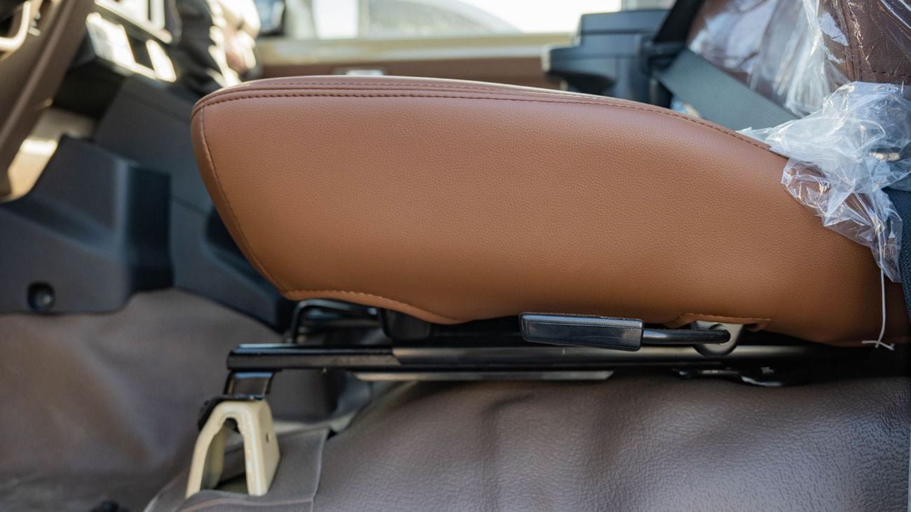 تويوتا لاند كروزر بيك آب 2025 Toyota Land Cruiser LC 79 4.0 SC AT Petrol Full Option - Beige