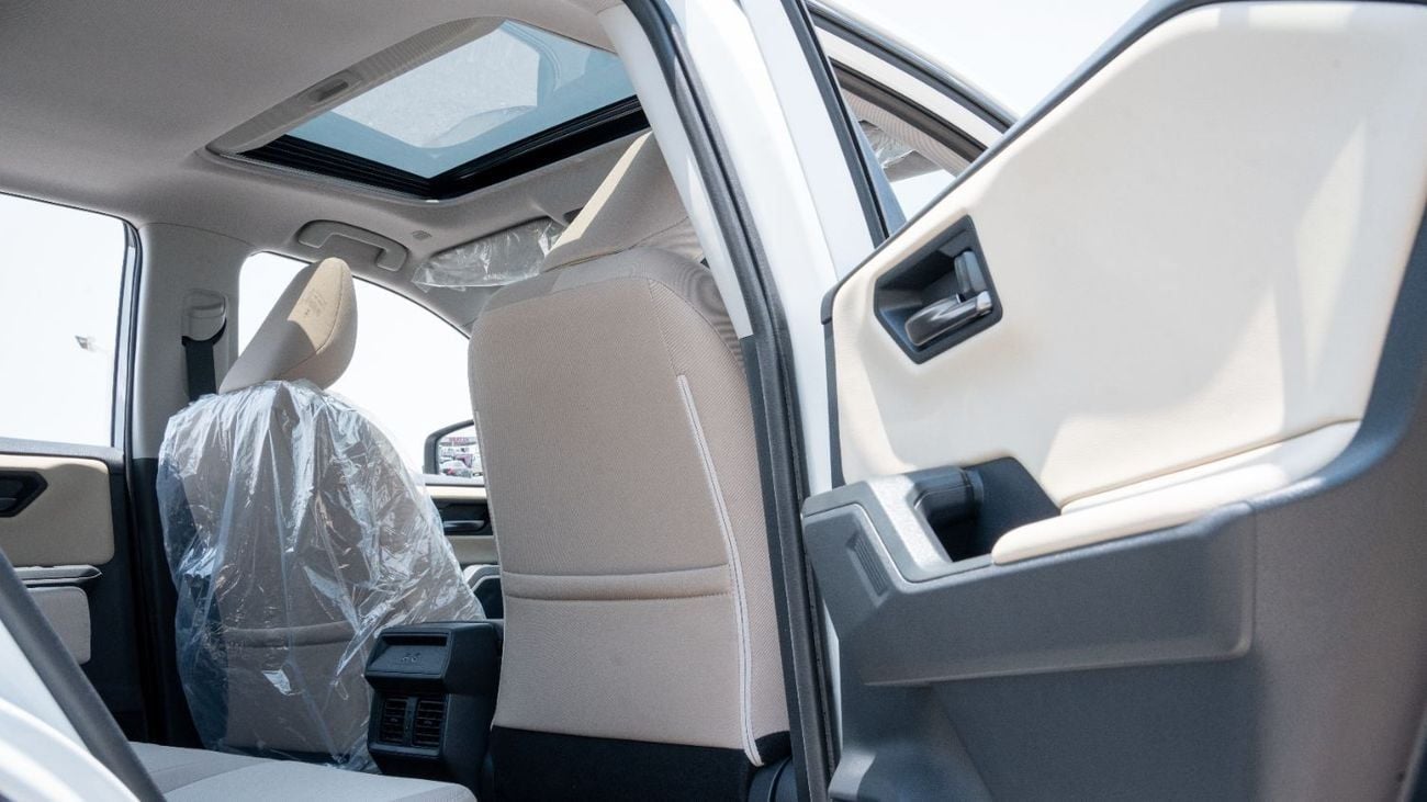 تويوتا راف ٤ GXR HEV 2026 Toyota Rav4 XLE 2.5L AT Hybrid (White-Beige)