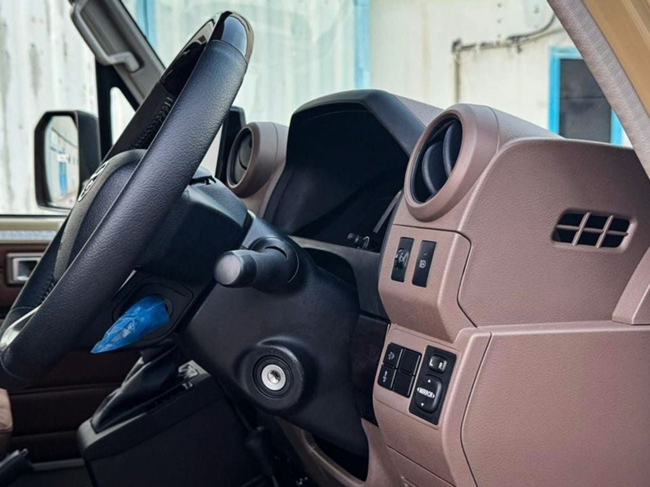 Toyota Land Cruiser S- DLX 71 LX 2.8 AUTO 4.0 AUTO (EXPORT ONLY) (RIGHT HAND DRIVE)