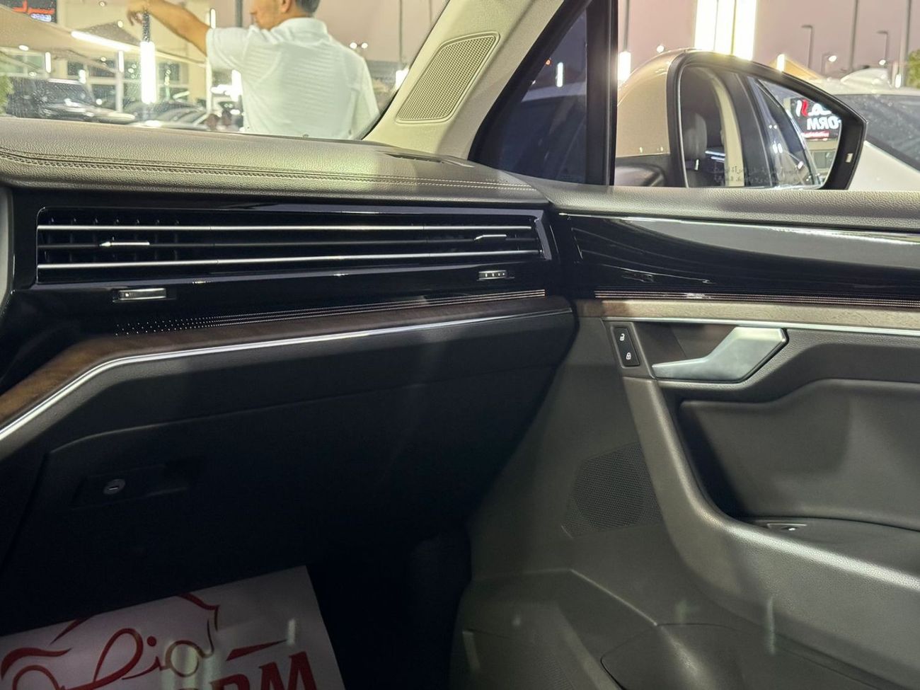 Volkswagen Touareg SE Volkswagen touareg Model 2018 GCC SPECS ORIGINAL paint no accident