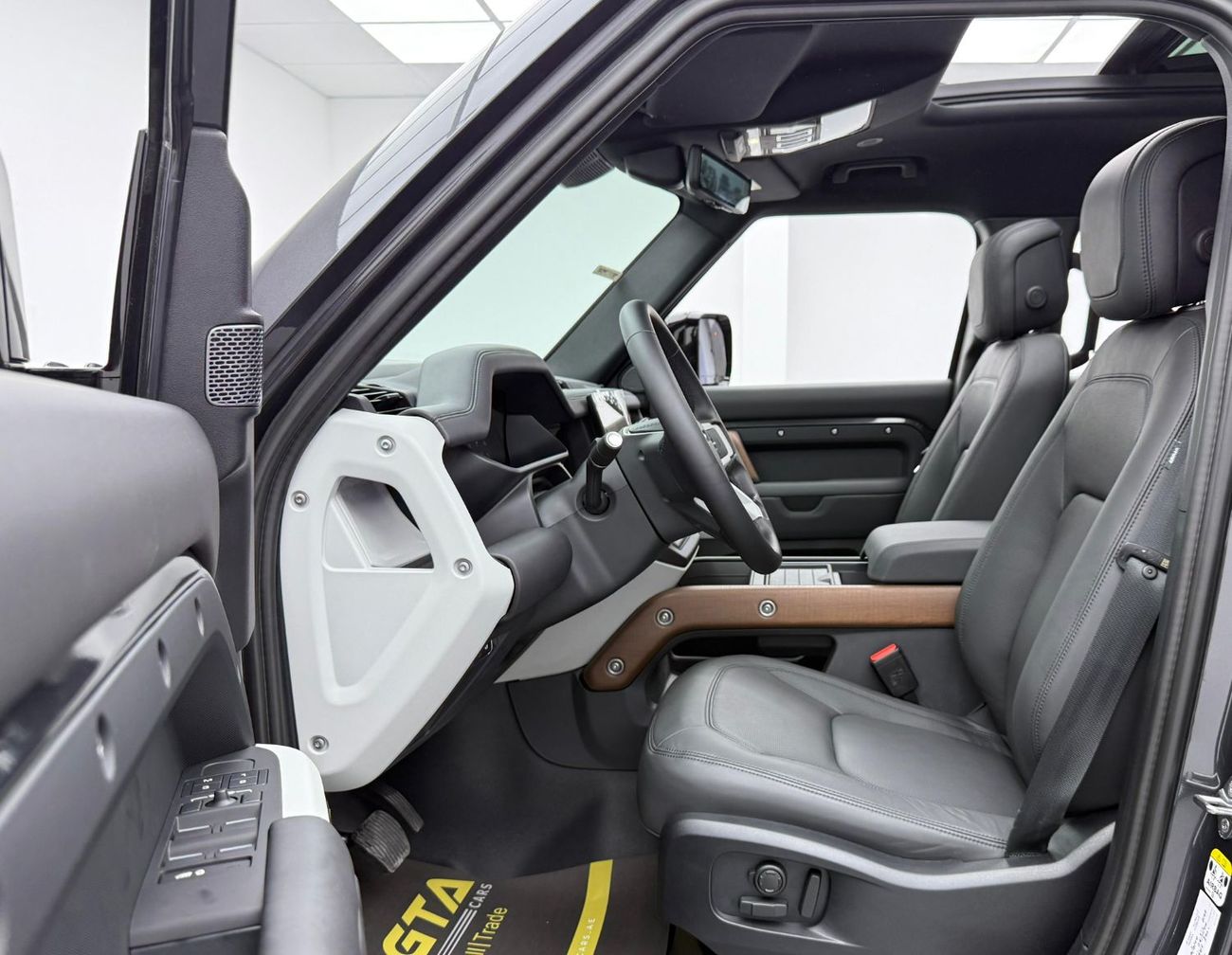 Land Rover Defender 110 X-Dynamic HSE P400 3.0L 2024 Land Rover Defender 110 HSE Dynamic P400, 2028 Agency Warranty  Ser