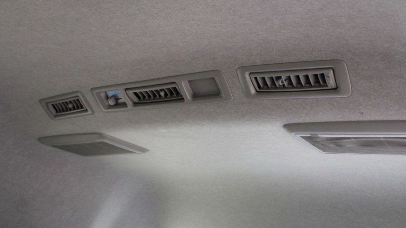 Toyota Hiace DLS - STD ROOF Toyota Hiace 2.5L High Roof Diesel old ship 2025