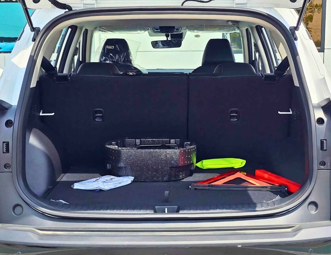 Kia Seltos CVT LUXURY/ DUAL TONE WITH BLACK ROOF / PANORAMIC ROOF/ 1.5L V4 PETROL CHINES SPECS (CODE#KSLL)