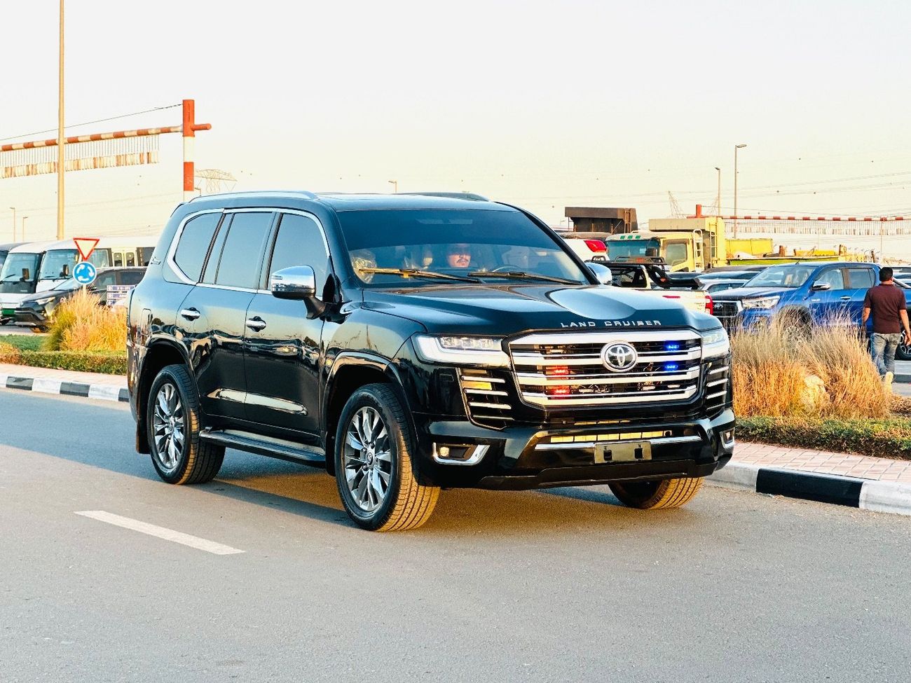 تويوتا لاند كروزر GXR 4.0L (271 HP) 4WD