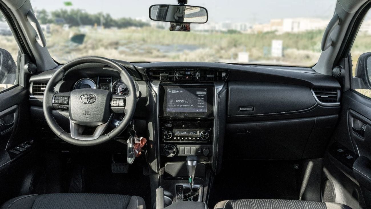 تويوتا فورتونر 2026 Toyota Fortuner VX 4.0L AT Petrol (Black-Black)