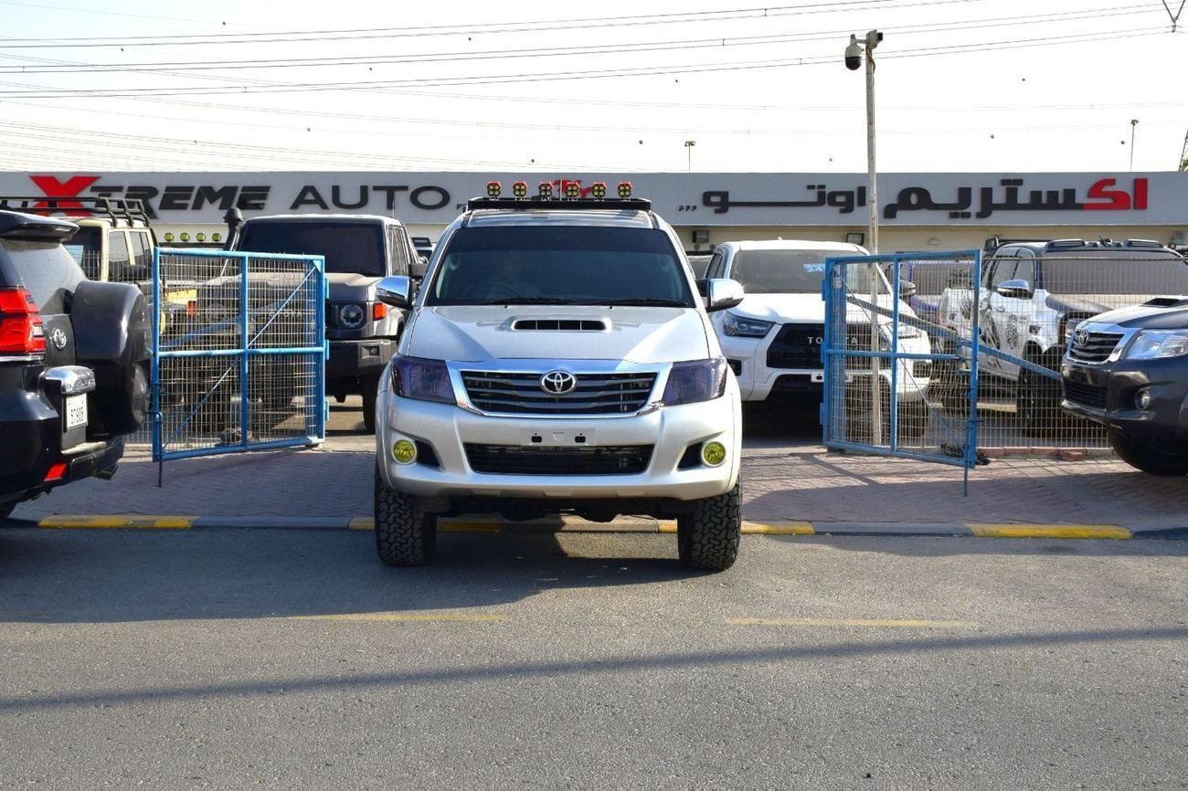 تويوتا هيلوكس DLX 4X4 Diesel 3.0L (Right Hand)