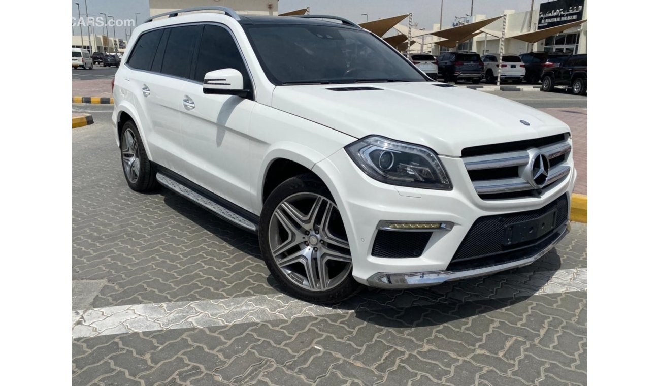 Mercedes-Benz GL 500 Std 2015 model in excellent condition, very clean