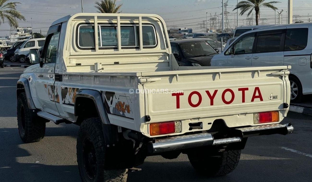 Toyota Land Cruiser Pick Up