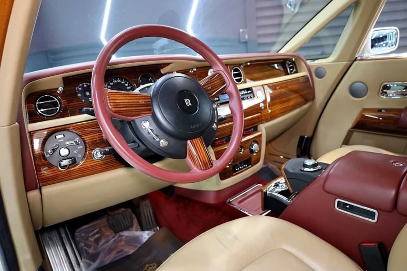 رولز رويس فانتوم Original Brushed Steel Bonnet, Starlight Headliner, GCC Specs!!