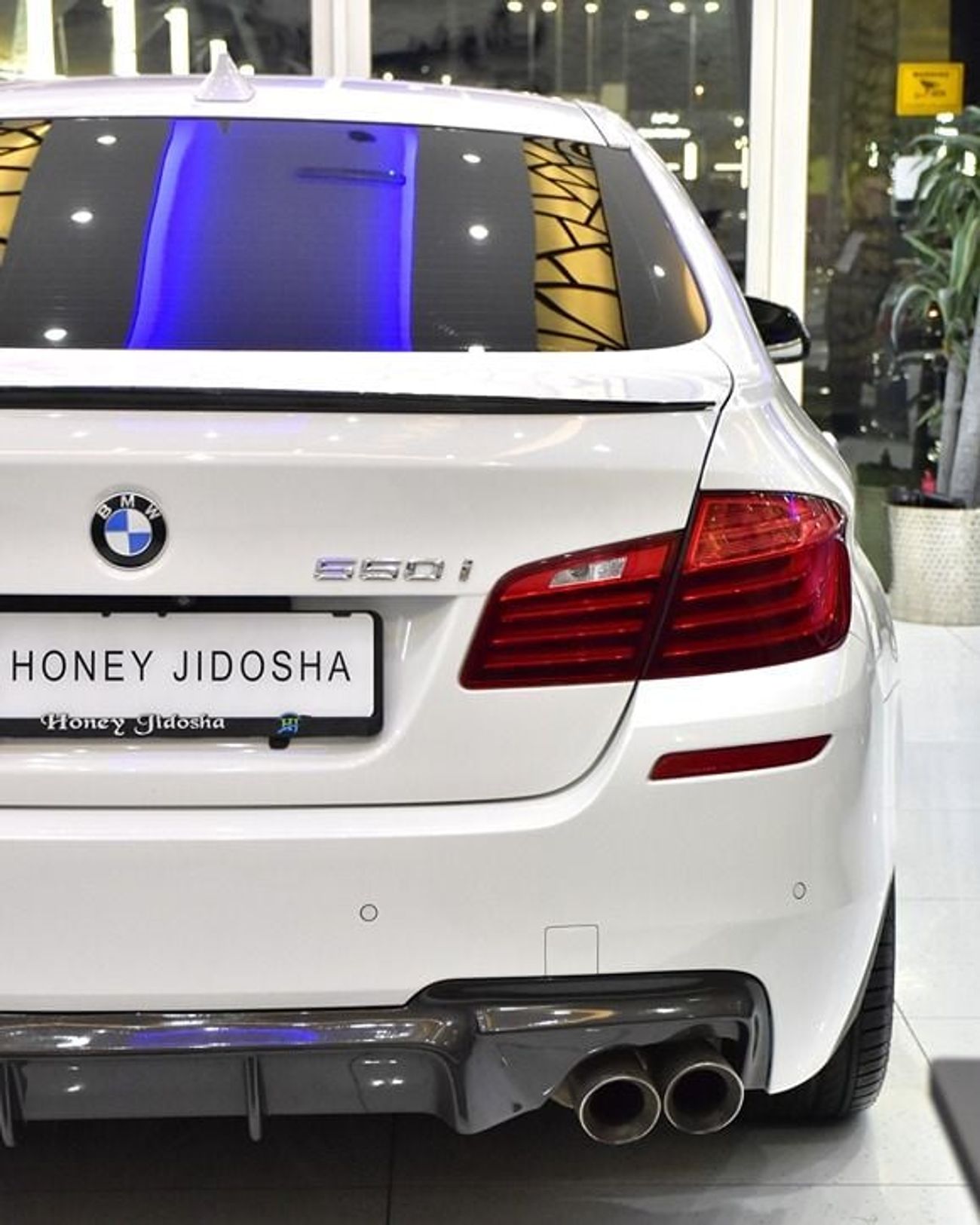 بي أم دبليو 550i EXCELLENT DEAL for our BMW 550i M-Kit ( 2015 Model ) in White Color Japanese Specs