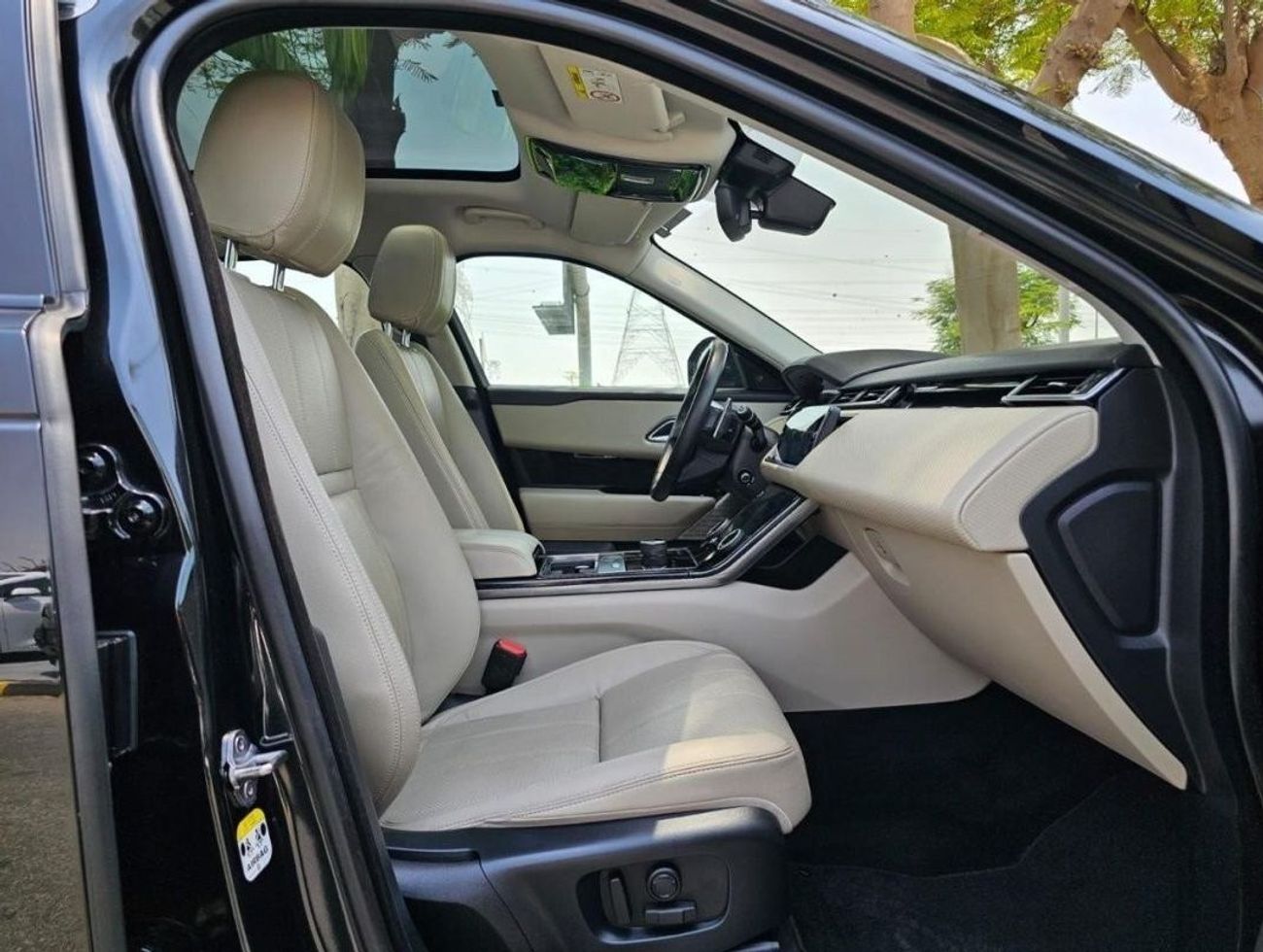 Land Rover Range Rover Velar P250 R-Dynamic S GCC SPEC UNDER WARRANTY