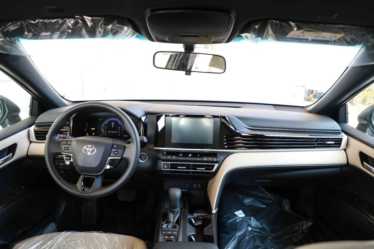 تويوتا كامري 2025 TOYOTA CAMRY LE 2.5 Hybrid - SILVER METALLIC inside BEIGE | Export Only