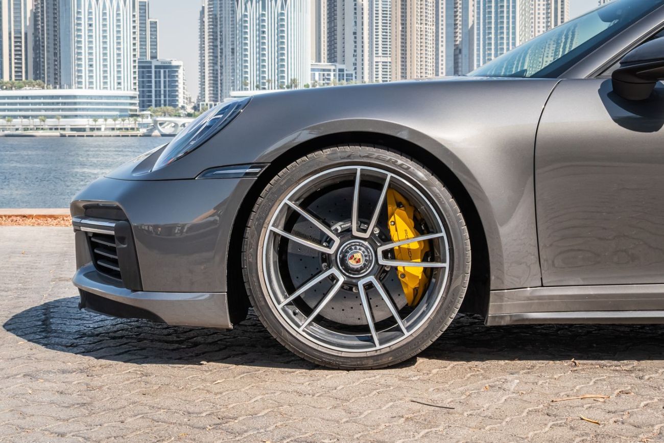 بورش 911 Turbo S 3.8L (640 HP) Convertible