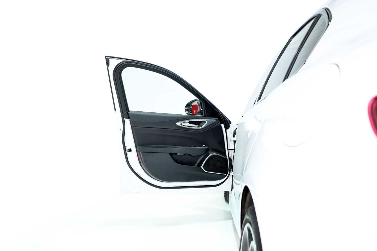 Alfa Romeo Giulia Q2 Veloce-GCC-Gargash Warranty and Service Package-Sports Seats