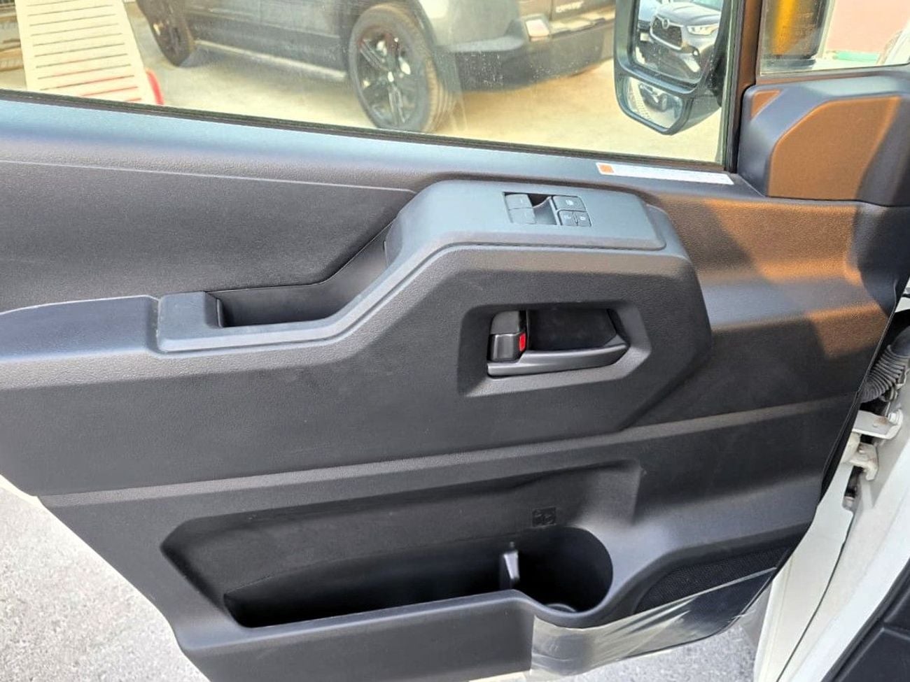 Toyota Hiace GL Toyota Hiace High roof Black pumber 2.8l Diesel M/T with MoonRoof White color 2026 Model
